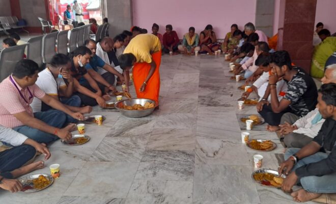 On-July-15-devotees-took-free-food-at-Ayodhya-Ram-Rasoi-2