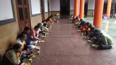 On-July-17-devotees-took-free-food-at-Ayodhya-Ram-Rasoi