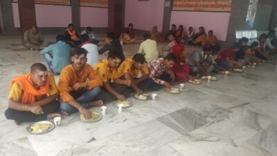 महावीर मन्दिर, पटना द्वारा संचालित राम रसोई ( अयोध्या ) में 28 जुलाई को भक्तों ने निःशुल्क भोजन ग्रहण किया